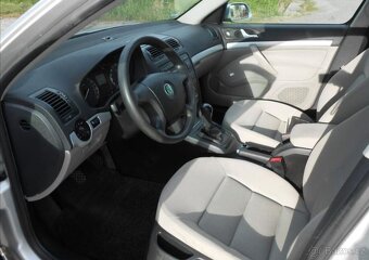Škoda Octavia 1,6 i 75 kW DIGIKLIMA Serviska benzín - 7