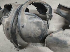 BMW E60/E61 podběhy komplet - 535d 200kw r.v 2005 - 7