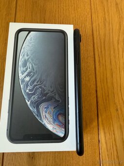 iPhone XR 256 GB s příslušenstvím - 7