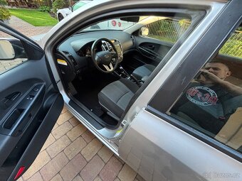 Kia Ceed 1,6i 92kw mod 2012 naj 114t - 7