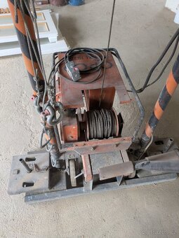 Stavební vrátek SVK 250 - 7