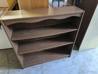 Bytový nábytek, skříně, stoly, komody , doplňky - 7