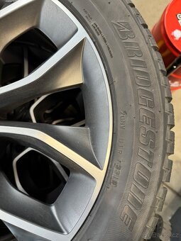 Pneu Bridgestone Blizzak 4x 235/50 R19 - 7