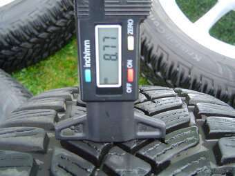 4 XZIMNÍ HLINÍKOVÁ KOLA ŠKODA KAROQ,OCTAVIA IV 215/55 R17 - 7