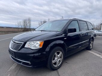 Chrysler Town Country 3,6 RT Penta DVD 2014 - 7