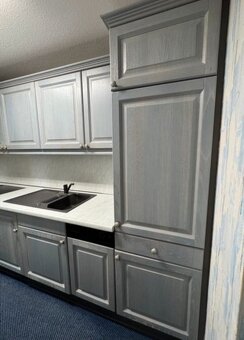 Kuchyně v kouřově modrém odstínu se spotřebiči,5696 - 7