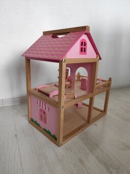 Dřevěný domeček pro panenky. - 7