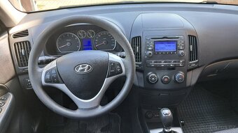 Hyundai i30, 1.6i / najeto 83 000 km 1.MAJITEL ČR - 7