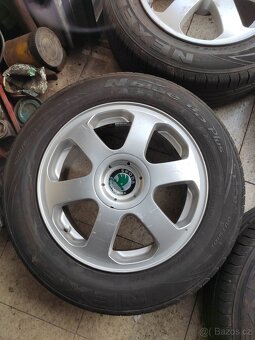 Prodám orig alu 15 škoda Octavia 1 5x100 ET 43 letní pneu - 7