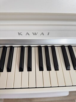 Kawai CN201 Premium Satin White + židle - 7