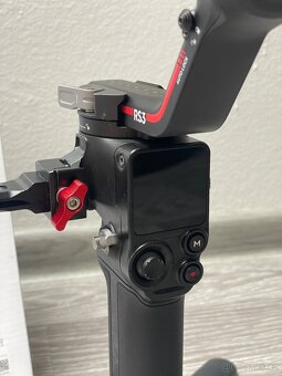 Gimbal stabilizátor DJI RS3 + 2x rukojeť + vertical mount - 7