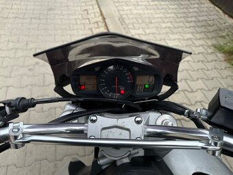 Suzuki GSR 600 - 7