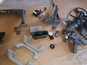 MAZDA 3 1.4 16v r.2007 / díly - 7