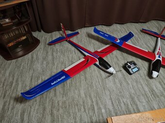 Prodám 2x RC letadlo Pelikan GAMA 2100 + vysílač FUTABA T 10 - 7