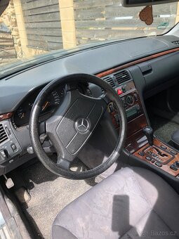 Mercedes e280 benzín - 7