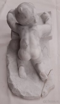 Socha nebo soška "Chlapec s knihou"sochař Julius Pelikán - 7