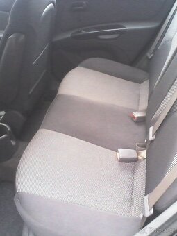 kia rio 14,71kw,r.v.11-10,148000km. - 7