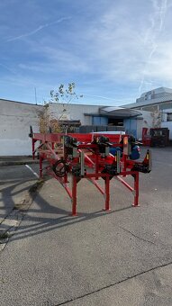 Podávaci stoly pro štípací automaty - 7