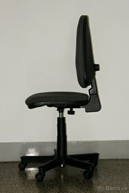 Kancelářské židle s područkami a bez područek - 7