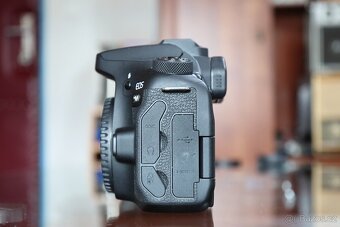 Canon EOS 90D - 7