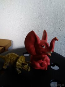 starší hračky, 3x figurky (slon,vlk,ještěr z pravěku - 7