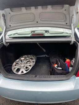 Hyundai accent 1.4 - 7