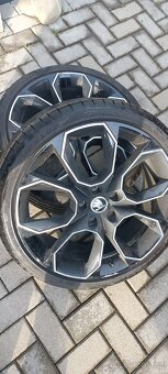 Sada Octavia RS X-TREME R19 - 7