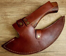 ručně kovaná Vikingská sekera SKULL s koženým pouzdrem - 7