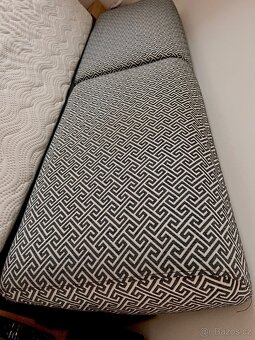 Čalouněná manželská postel - 7