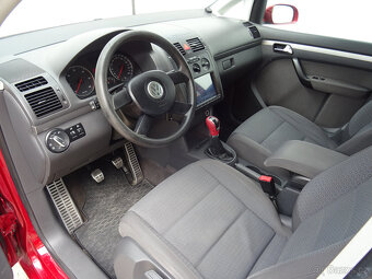 Volkswagen Touran 2.0TDi,103kW,s.navigace,tažné zařízení,kli - 7