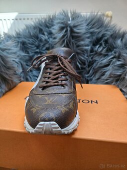 Louis Vuitton- Run Away Sneakers velikost 44,5 - 7