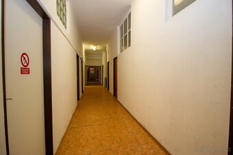 Pronájem kancelářského zázemí se sklady – 292 m² - 7