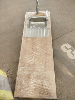 Průtoková baterie na ohřev vody + dřez + deska - 7