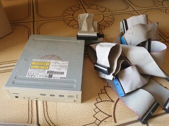 retro HW, CD-RW mechaniky, vysouvací rámeček - 7