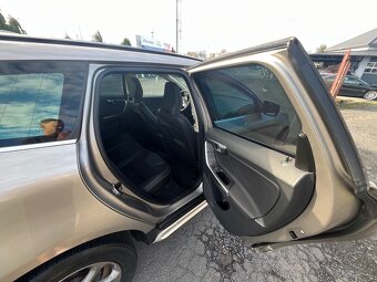 Volvo XC60 2,4D awd - 7