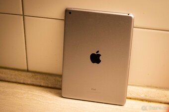 (Prodáno) iPad (5. generace), 128 GB - 7