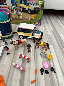 Lego Friends 41722 Auto s přívěsem pro koně - 7