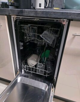 Moderní lesklá linka s vestavěnými spotřebiči,5864 - 7