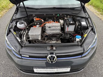 Volkswagen e-Golf, 36kWh,SoH 93%,CCS,NAVI, s DPH 349 000,- - 7
