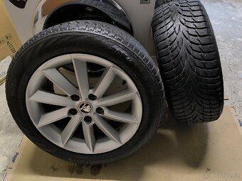 ALU kola Passat Superb 5x112 r16 Originál, zimní pneu 6mm - 7