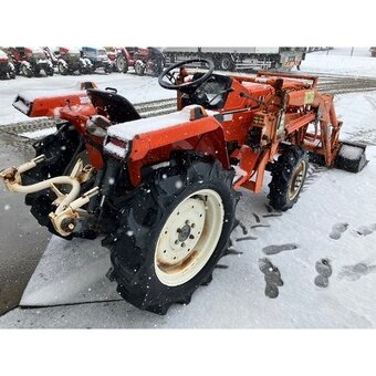 Malotraktor Kubota s čelním nakladačem - 7