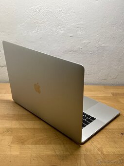 MacBook Pro 15” 2019/16GB RAM/Intel i7/256GB SSD/ Záruka - 7