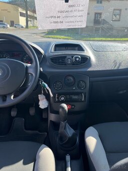 Renault Clio - 7