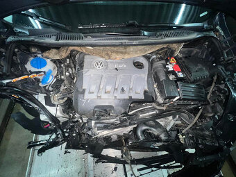 Vůz na náhradní díly VW Touran 1T3 r.v. 2011 CFHC MAY LC9X - 7