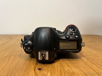 Nikon D4 - 7