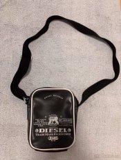 Prodám dámské doplňky(šály,čepice,kabelky,hodinky) - 7