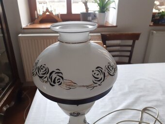 PETROLEJOVÁ LAMPA S RŮŽEMI NA EL. - 7