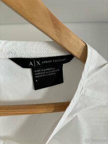 Armani Exchange bílé šaty - 7