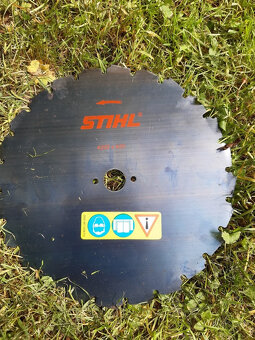 Výkonný křovinořez STIHL FS-4128 s rozsáhlým příslušenstvím - 7