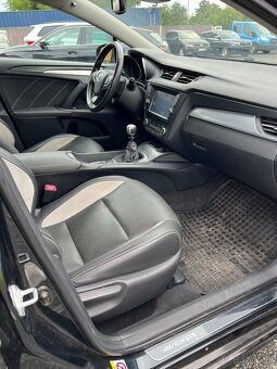 Toyota Avensis, 2.0 D 105 kW NAVI VÝHŘEV ČR - 7